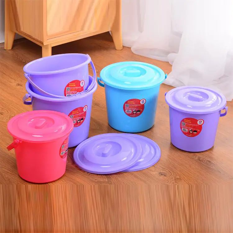 Four Sizes Plastic Thickened Bucket with a Lid